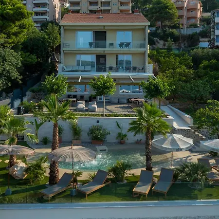 Palmezzo Beachfront With Heated Pool * Trogir