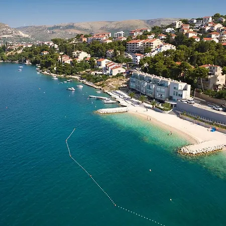 Palmezzo Beachfront With Heated Pool