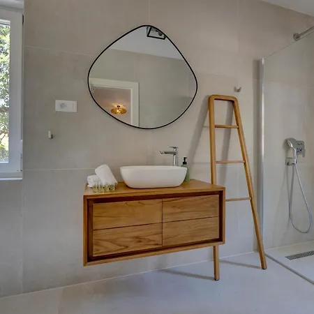 Palmezzo Beachfront With Heated Pool * تروغير