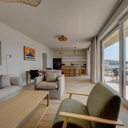Palmezzo Beachfront With Heated Pool * Trogir