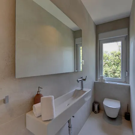 شقة Palmezzo Beachfront With Heated Pool *