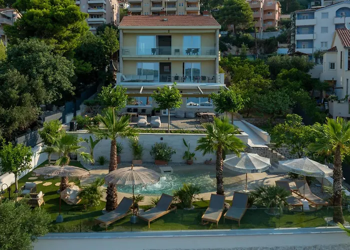 Palmezzo Beachfront With Heated Pool * トロギール