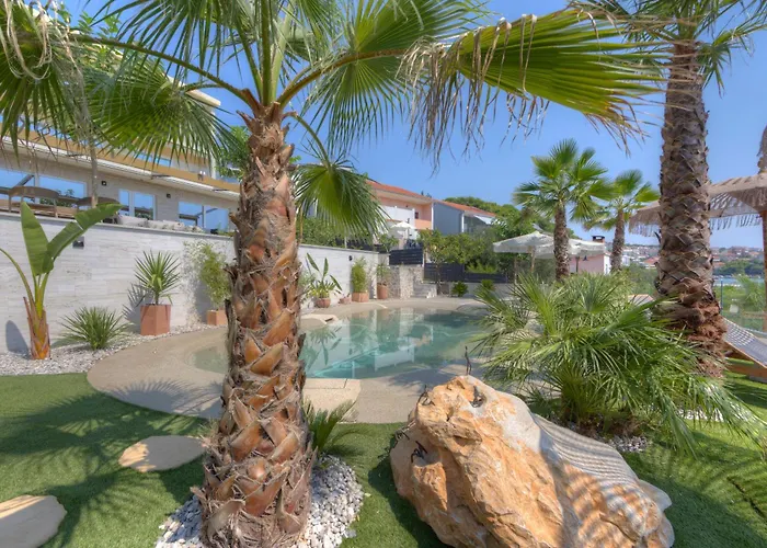 アパート Palmezzo Beachfront With Heated Pool