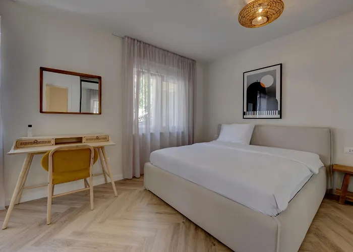 Palmezzo Beachfront With Heated Pool * トロギール