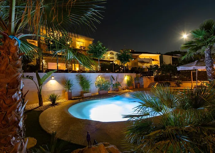 アパート Palmezzo Beachfront With Heated Pool *