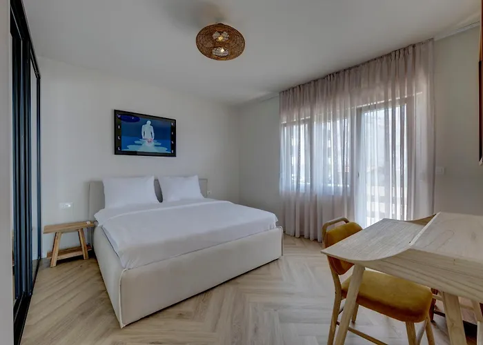 Palmezzo Beachfront With Heated Pool アパート トロギール