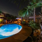 Apartment Palmezzo Beachfront With Heated Pool *