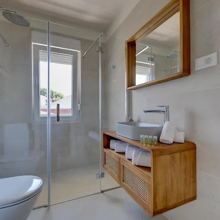 Palmezzo Beachfront With Heated Pool *