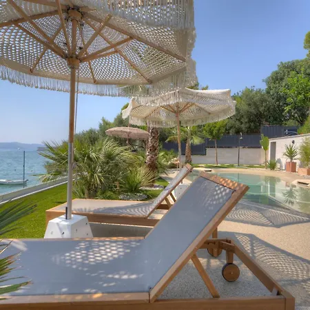 Palmezzo Beachfront With Heated Pool *