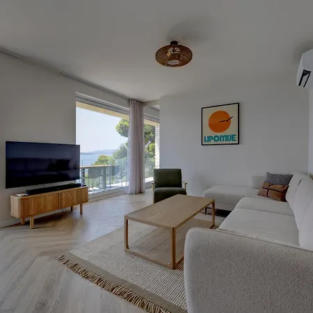 Palmezzo Beachfront With Heated Pool * Трогір