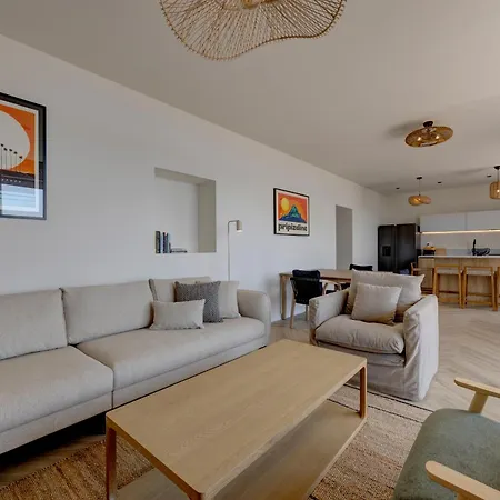 Palmezzo Beachfront With Heated Pool Трогір