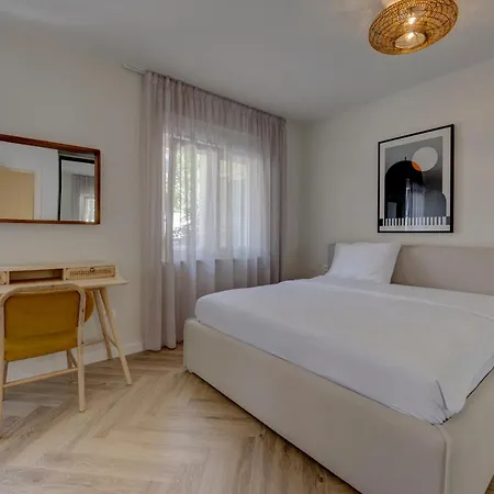 Palmezzo Beachfront With Heated Pool * Trogir