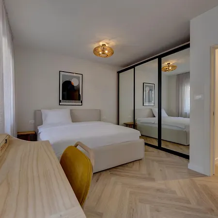 Palmezzo Beachfront With Heated Pool Апартаменти Трогір