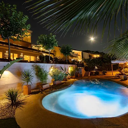 Lejlighed Palmezzo Beachfront With Heated Pool