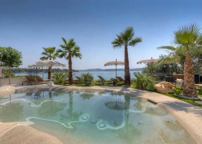 Palmezzo Beachfront With Heated Pool Apartment *