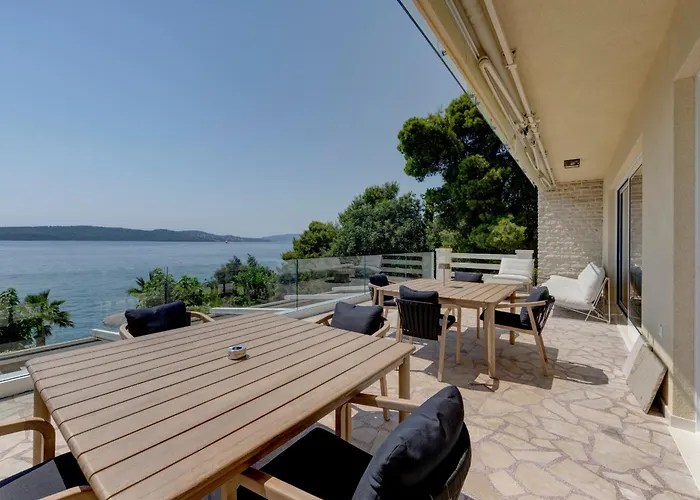 Palmezzo Beachfront With Heated Pool Apartment