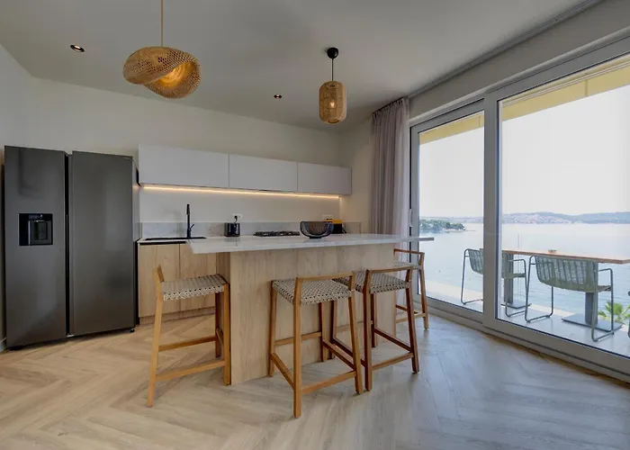 Appartement Palmezzo Beachfront With Heated Pool Trogir