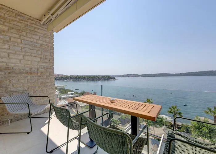 Palmezzo Beachfront With Heated Pool