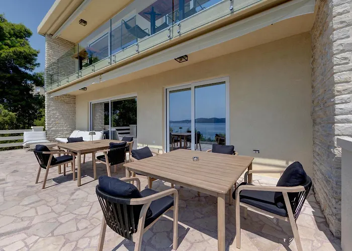 Palmezzo Beachfront With Heated Pool Apartment