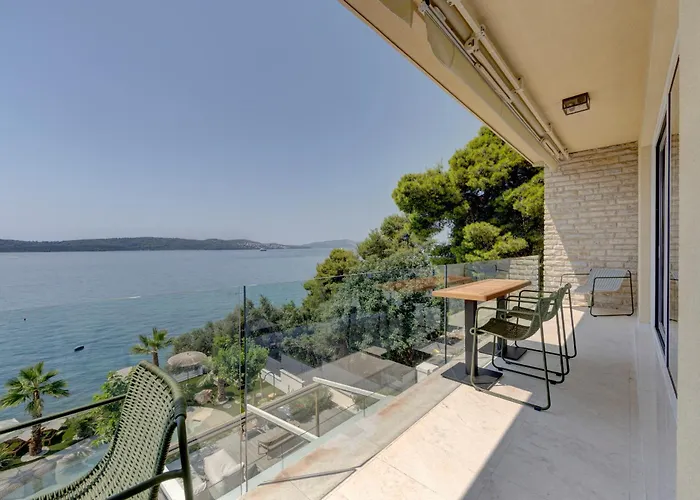 Palmezzo Beachfront With Heated Pool *