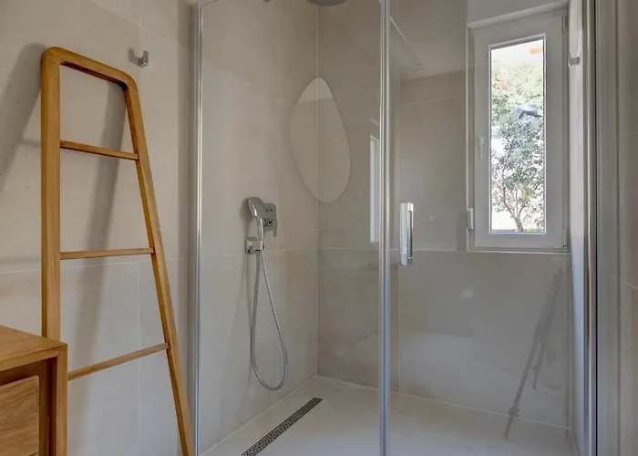 Palmezzo Beachfront With Heated Pool Apartment Trogir