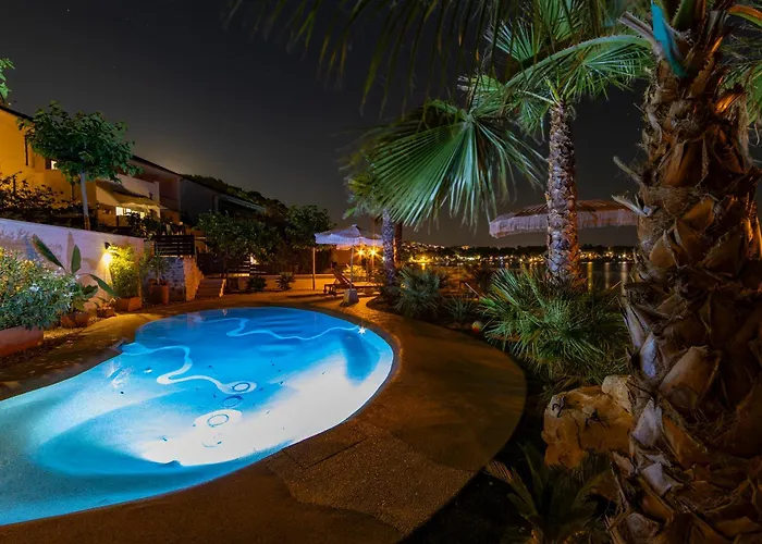 Appartement Palmezzo Beachfront With Heated Pool *