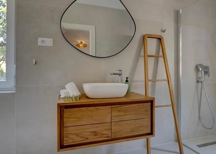 Palmezzo Beachfront With Heated Pool * Trogir