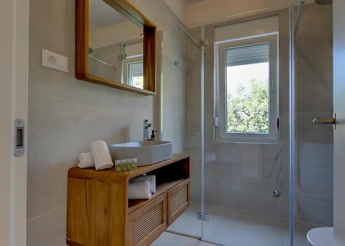 Palmezzo Beachfront With Heated Pool Appartement *