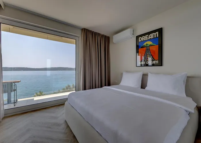 Palmezzo Beachfront With Heated Pool Apartment